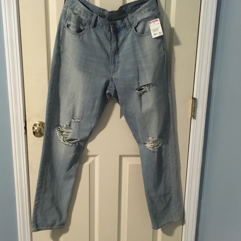 NWT Distressed high rise AE jeans size 14
